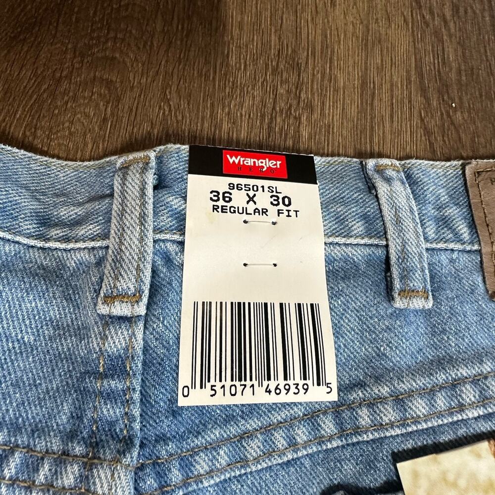 Wrangler Hero Mens 36x30 Light Wash Blue Regluar Fit 100% Cotton Jeans NEW - Picture 5 of 9